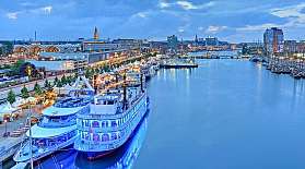 Kieler Hörn during Kiel Week with the train station in the background