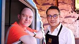 Gegenüberstellung von zwei Personen: Edward und Dennis treffen im TV-Format Seitenwechsel aufeinander und tauchen in die Welt des anderen ein.